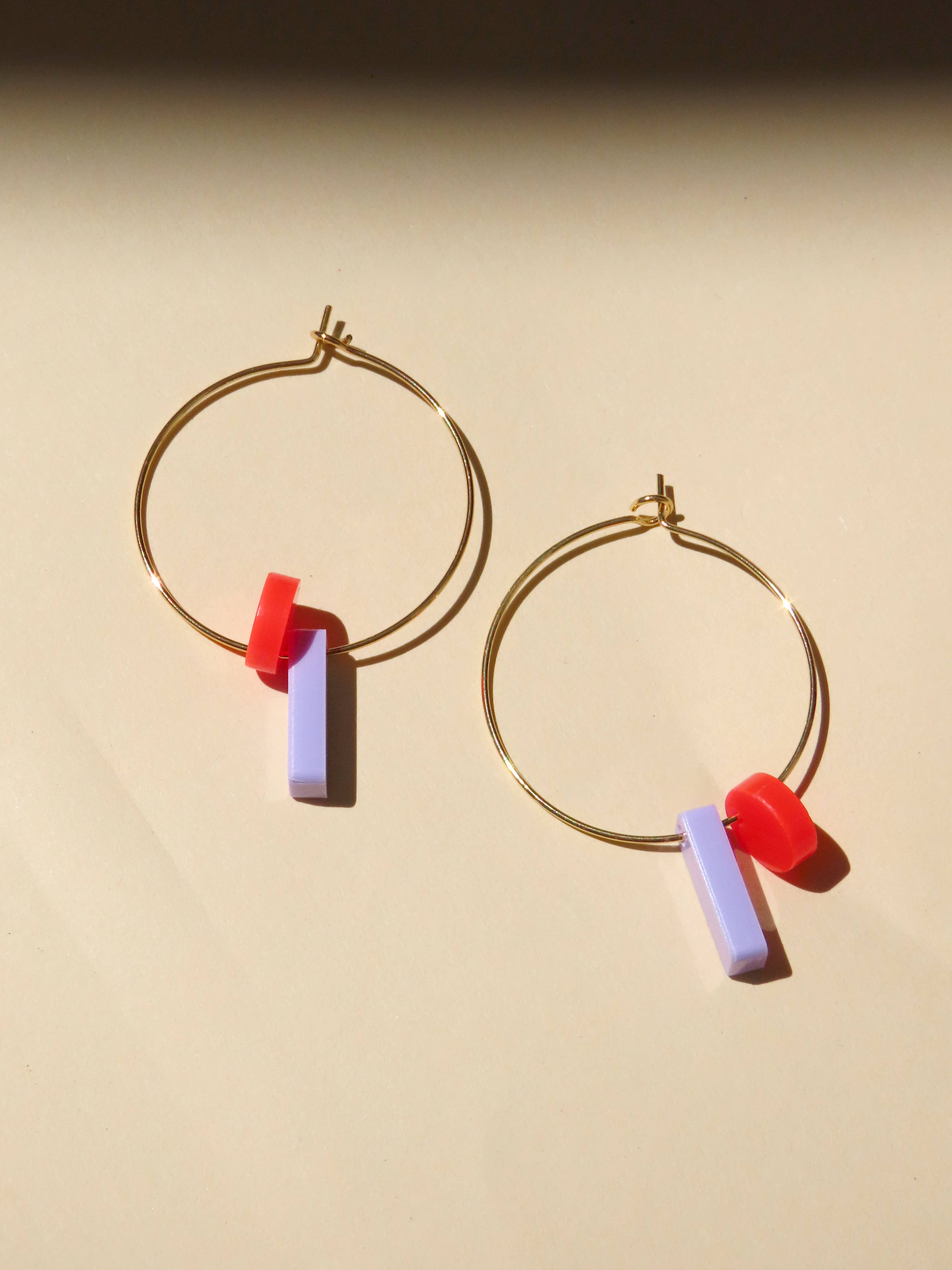 Dots mit Stick Hoops aus Edelstahl - Flieder / Feuerrot