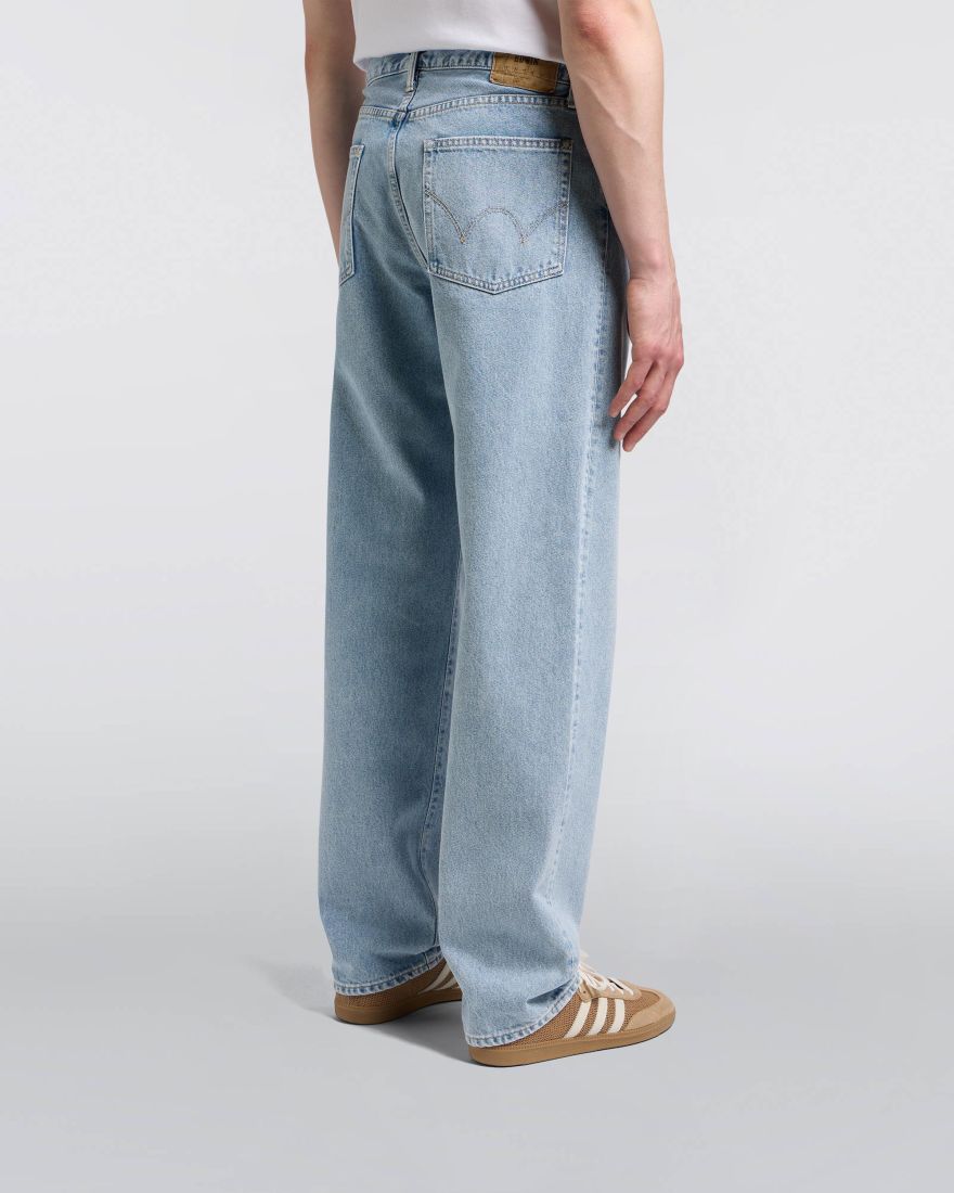 Loose Jeans - Blue Light Used
