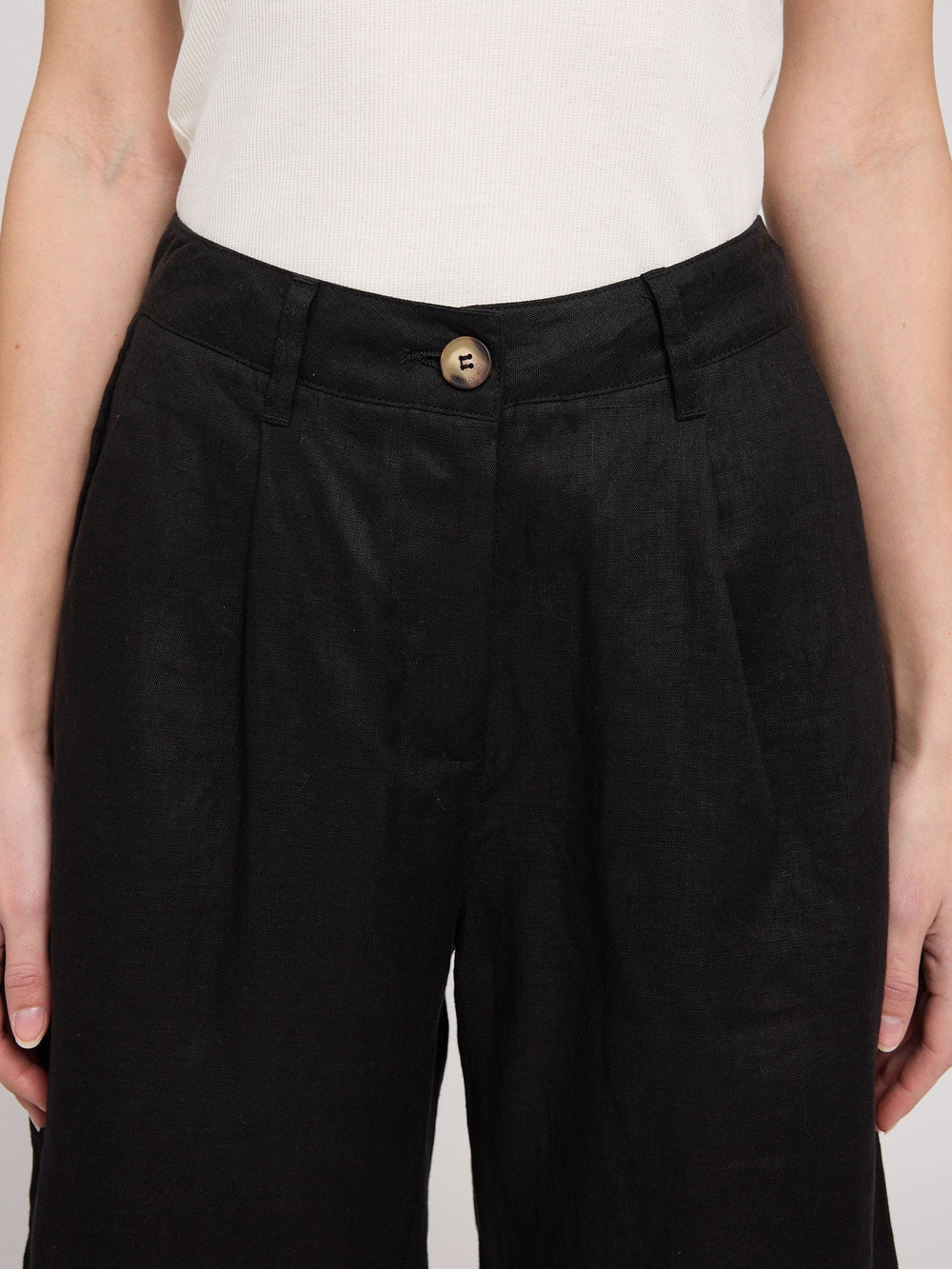 Linen Bermuda Shorts - Black