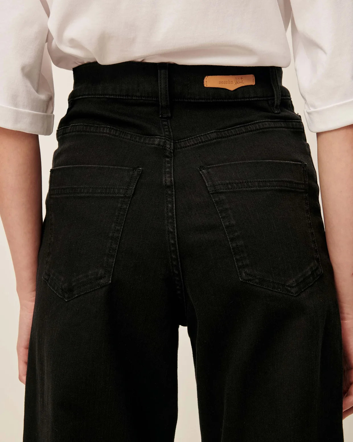 Bay Cruise - Pure Black